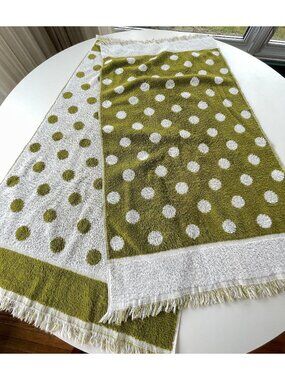 Vintage 70s bath towel, green white polka dots reversible towel, price for 1